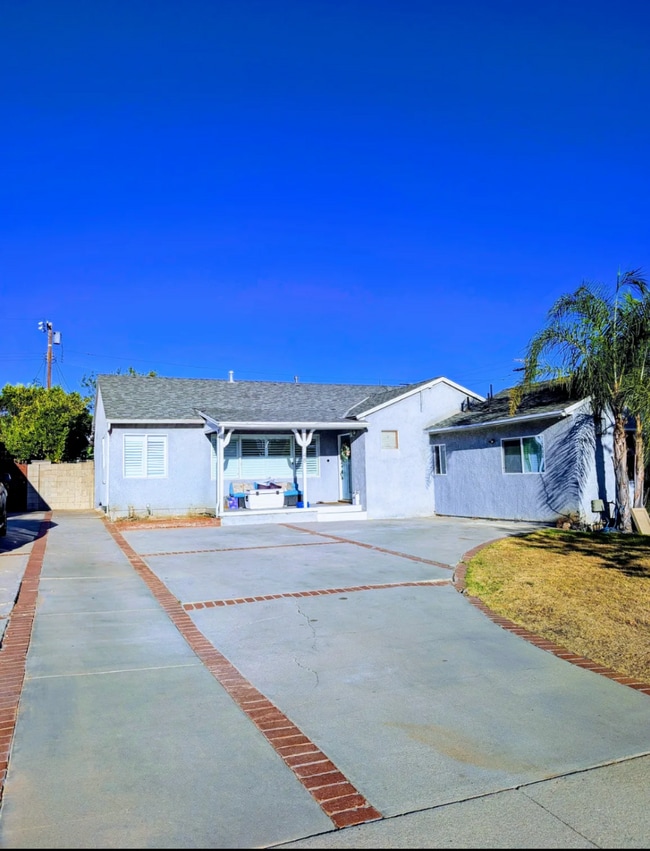 Photo - 9948 Bevis Ave Unit 1