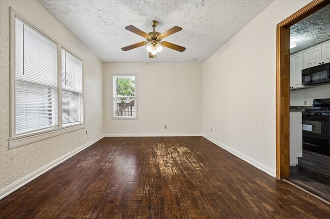Photo - 2308 McClendon St