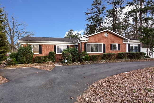 Photo - "Charming 3-Bedroom Retreat with Gleaming Hardwood Floors in Westerly Hills!"