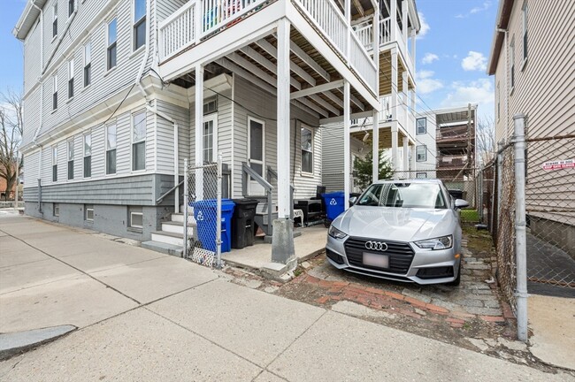 Photo - 627 E 6th St Unit 2