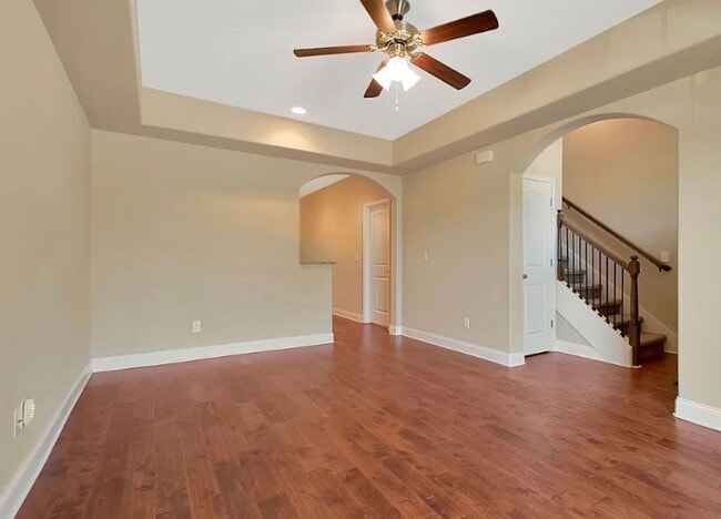 Photo - Three Master Suites - Super Location- Bell...