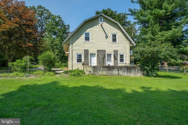Photo - 504 Harriton Rd