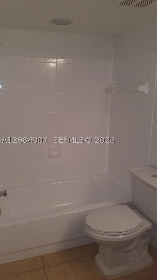 5628 Rock Island Rd Unit 180
