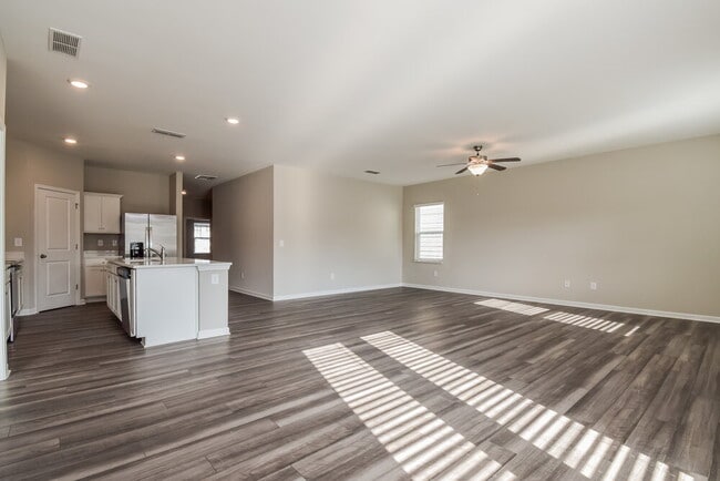 Photo - 570 Knightsbridge Ln