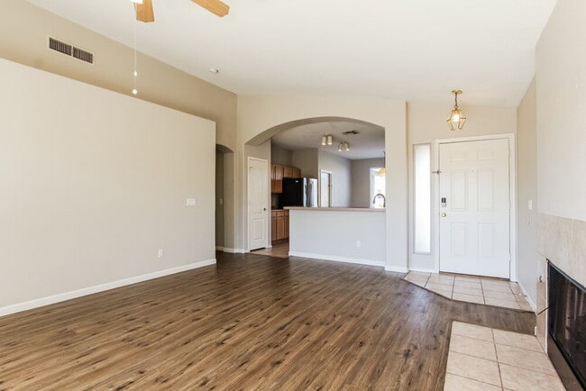 8547 W Laurel Ln