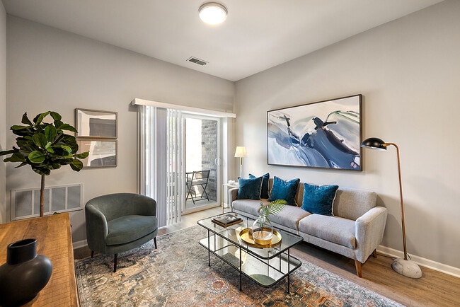 siéntese y relájese - Aspen Pointe Independent Senior Living