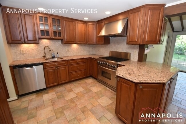 Photo - 821 Macsherry Dr