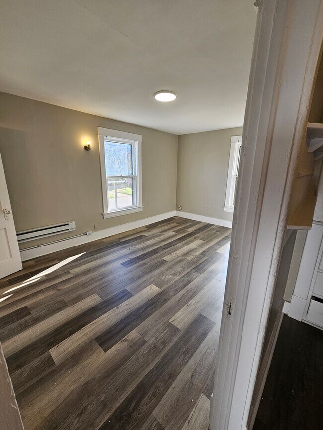 936 Harrison Ave Unit 936 1/2 (Upper)