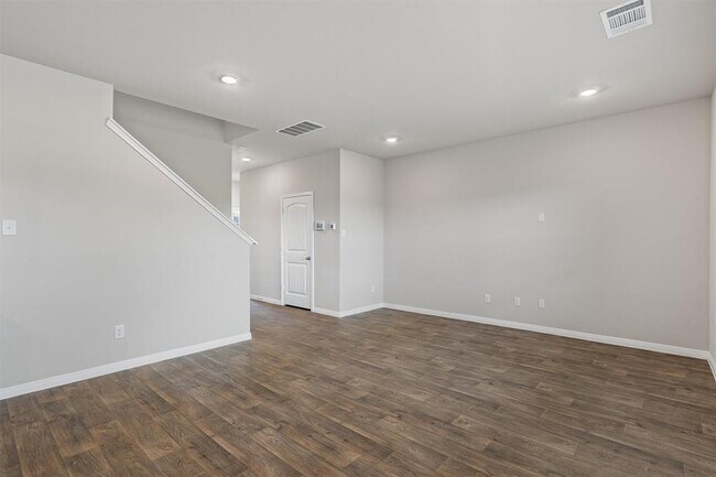 Photo - 493 Apache Plum Dr