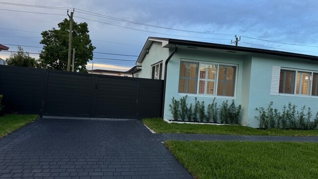 Photo - 8366 SW 37th St