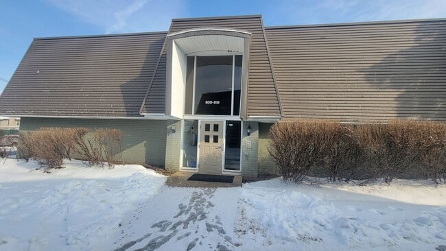 Building Photo - Elegant 1-Bedroom Condo Near Shelbyville Rd