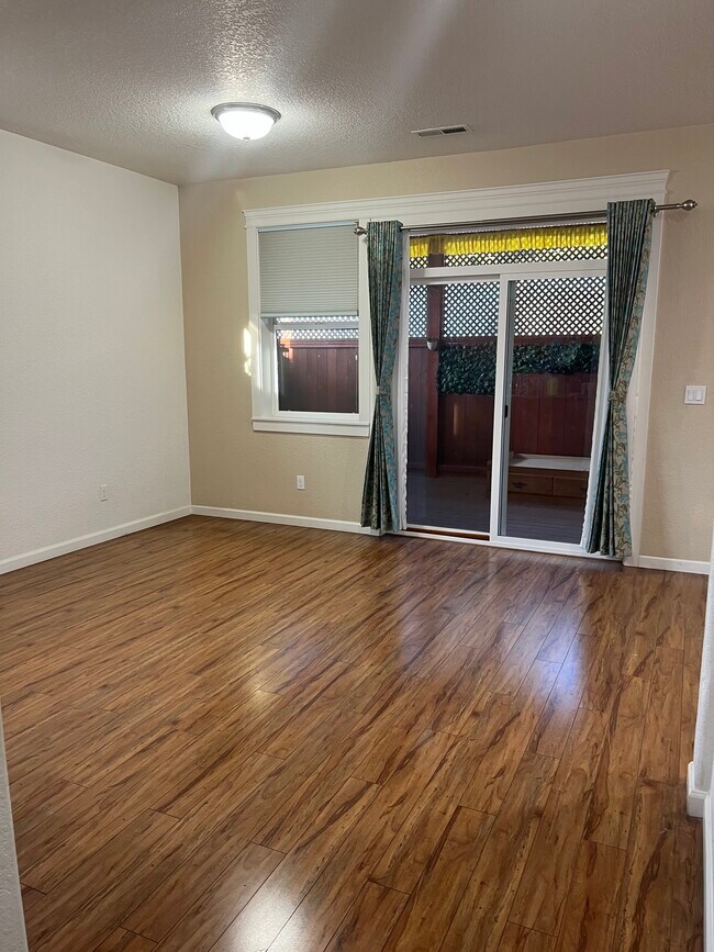 Photo - 20 SE 129th Ave