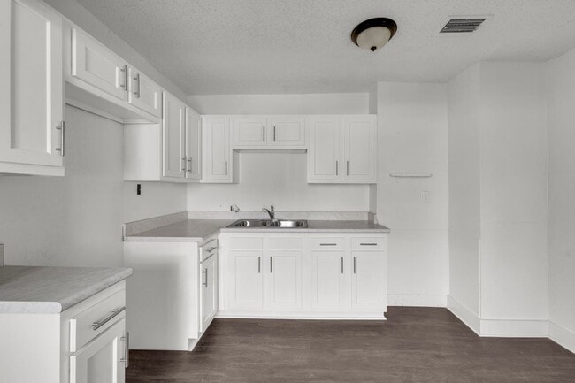 Photo - 1227 Dena St