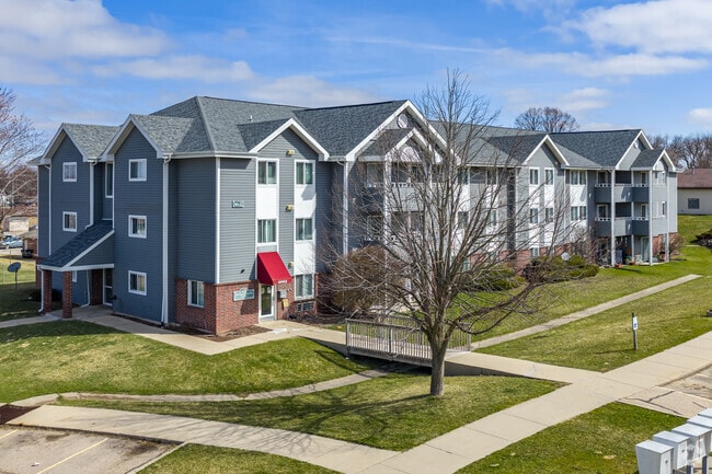 Primary Photo - School Street Apartments