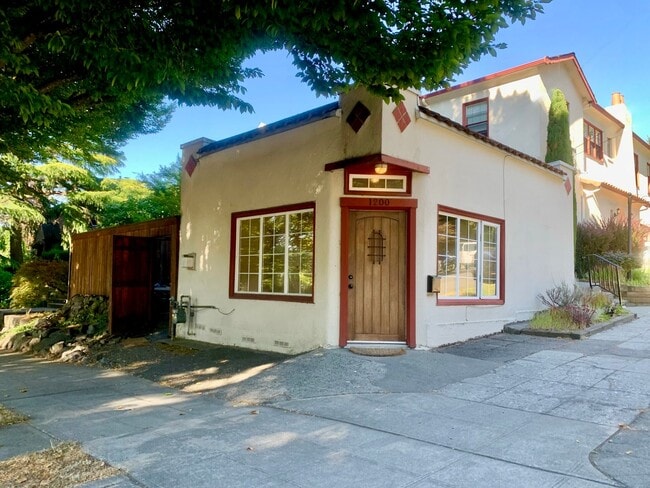 Building Photo - Capitol Hill Bungalow Rental