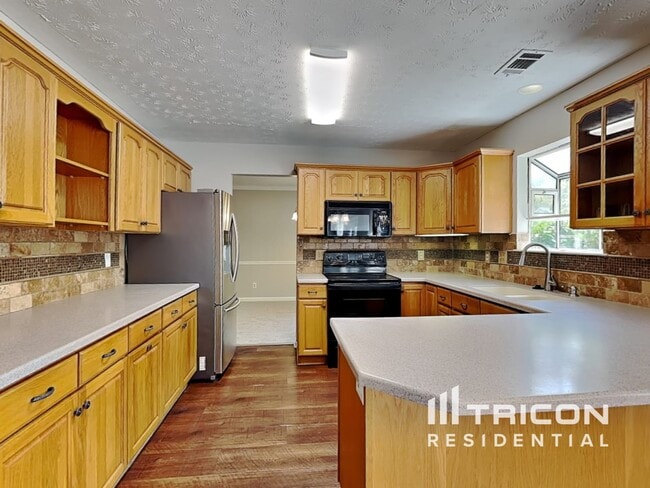 Photo - 2711 Woodside Dr