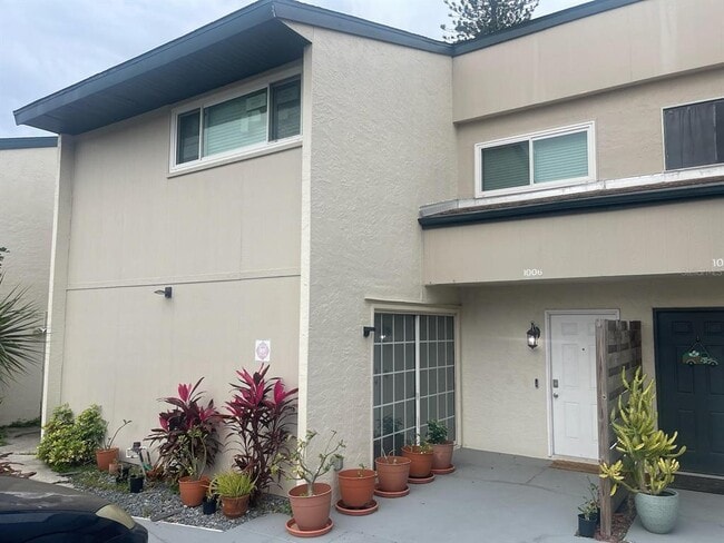 Building Photo - 1006 Longfellow Ct Unit 176C