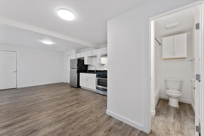 Building Photo - 607 Enid St Unit 1/2 1A