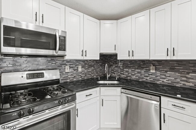 Photo - 24 Amberly Ct