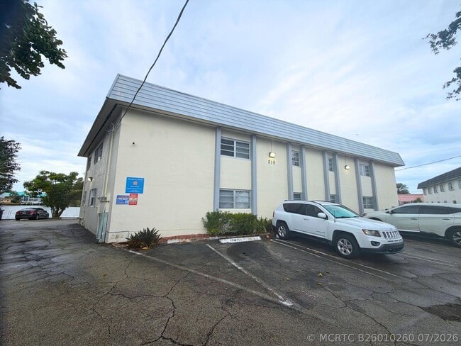 Photo - 519 W Kalmia Dr Unit 2