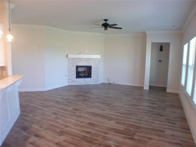 Photo - 1812 SW Edinburgh Ave