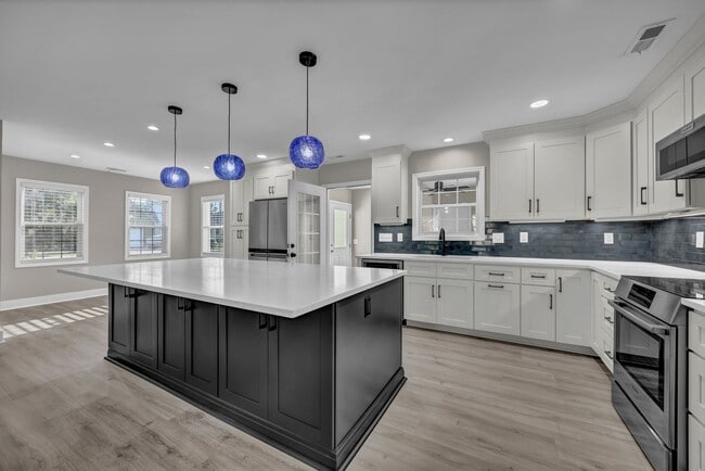 Photo - 101 Sixth St N