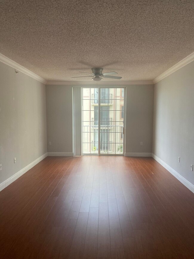Photo - 1919 Van Buren St Unidad 601