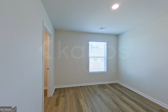 Photo - 127 Overstreet Way