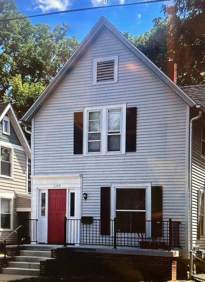 Photo - 1109 E University Ave