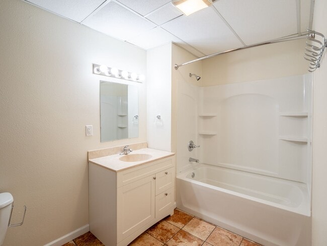 Photo - Cigar Shop-Lower Unidad Cigar Shop-Lower