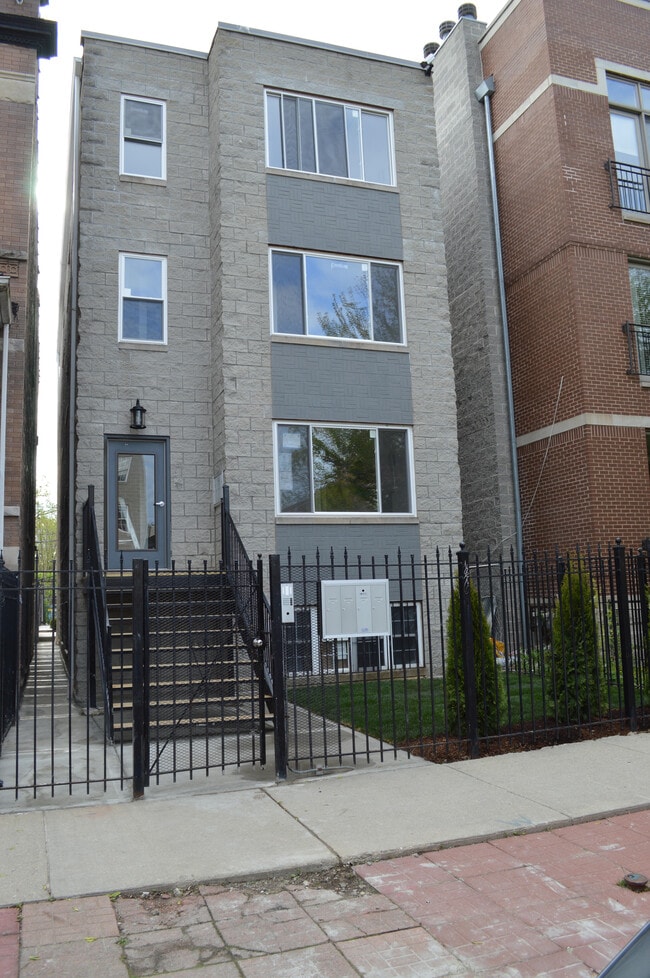Photo - 1438 N Maplewood Ave Apartments Unit 3