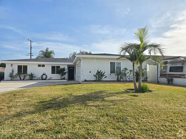 Building Photo - Beautifully Remodeled 4-Bedroom Home with ...