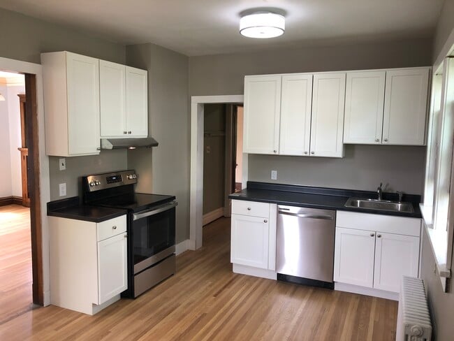 Photo - 1624 E 5th St