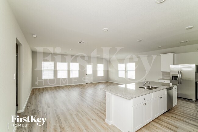 Photo - 2712 La Mundial St