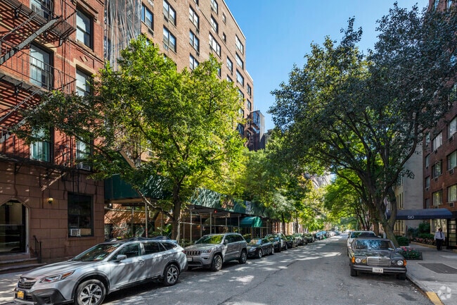 Photo - 515 E 85th St