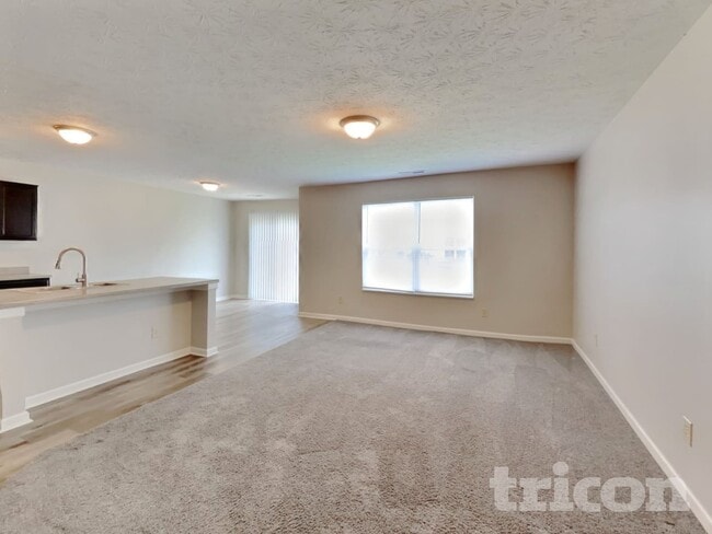 Photo - 1806 12 Oaks Dr