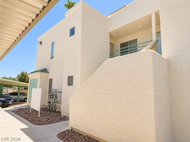 Building Photo - 7100 W Pirates Cove Rd Unit 2123