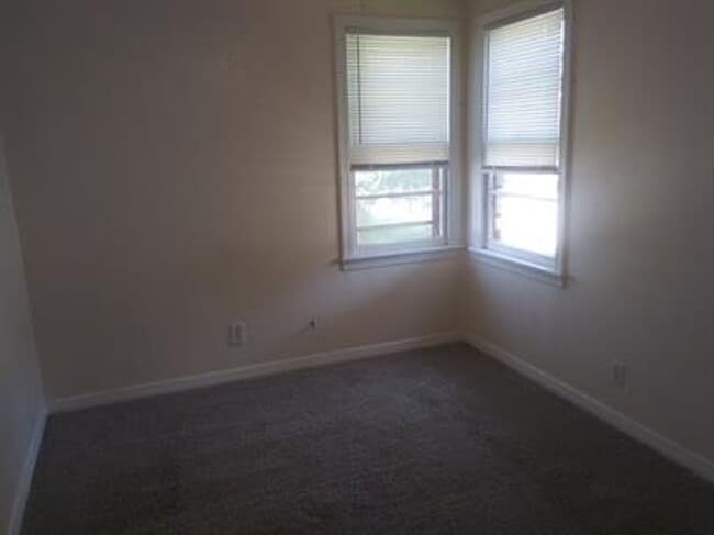 Photo - 305 N Belleview St