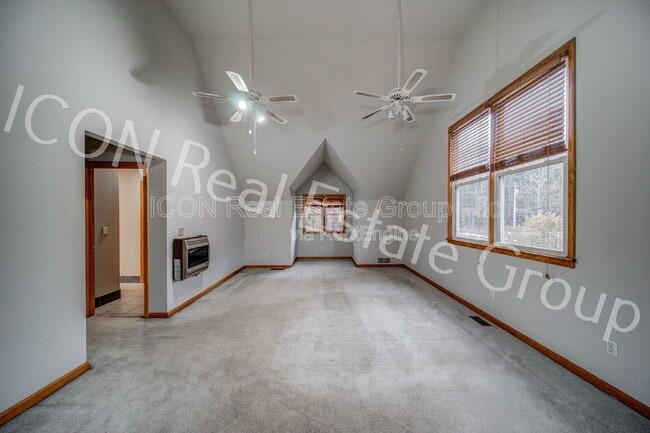 Photo - 53 Black Rd NE