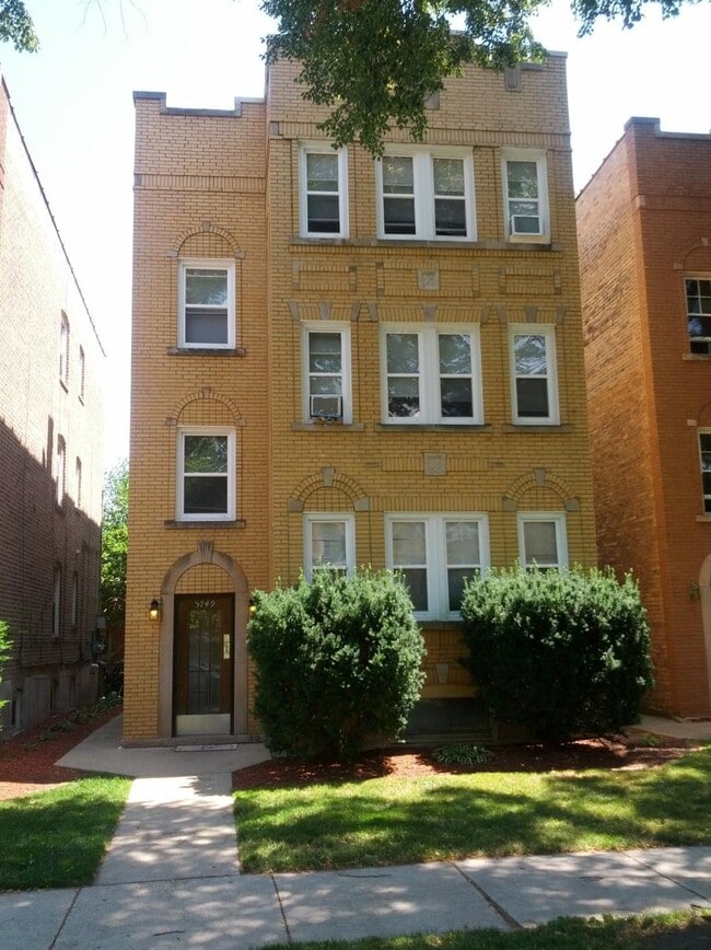 Building Photo - 5749 N Rockwell St Unit 2