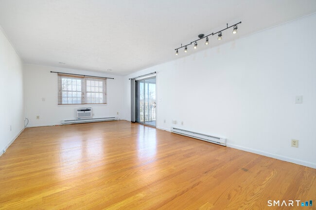 Photo - 185 Melba St Unit 305