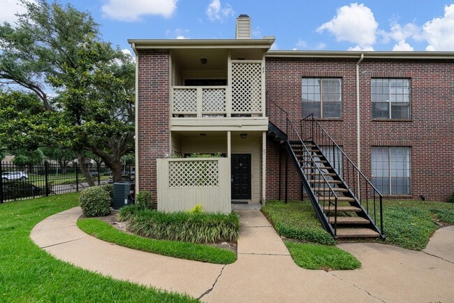 Building Photo - 8055 Cambridge St Unit 87
