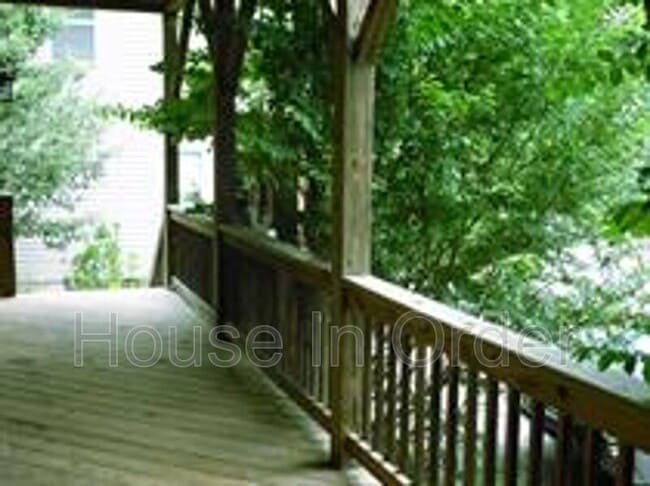 Photo - 15 Howards Row Pl