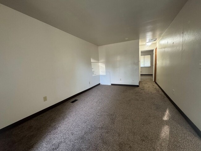 Photo - TIKI - 4563-4569 Croftshire Dr. Unit 4567