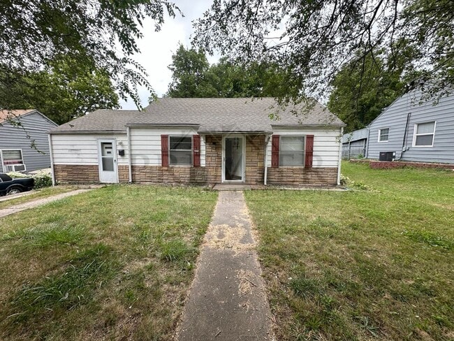 Building Photo - 2913 S 51st St Rental