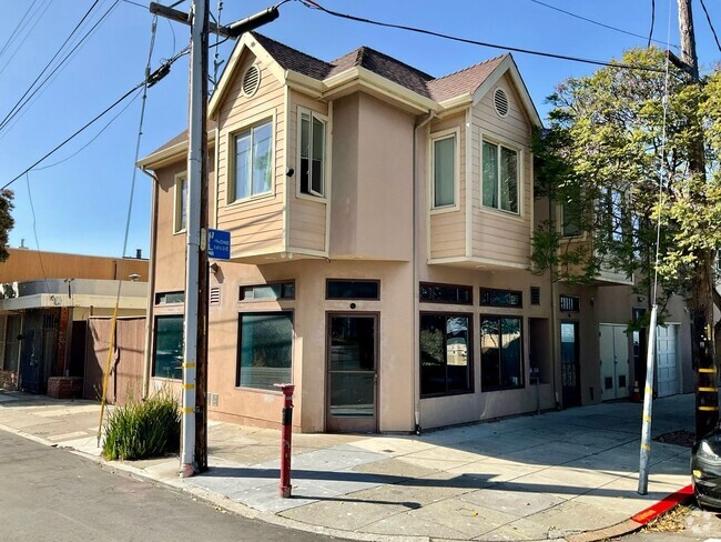 Building Photo - Updated TOP FLOOR 2BR/2BA FLAT! IN-UNIT LA... Unit B Rental