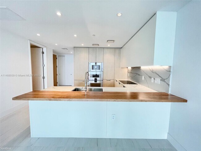 Photo - 2 br, 2.5 bath Condo - 15701 Collins Ave U... Unit 4003
