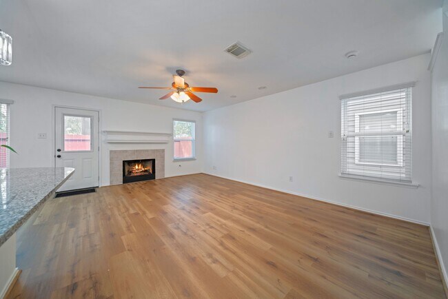 Photo - 123 N Villa Oaks Dr