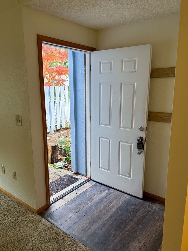 Photo - Renton Highlands 1 Bed 1 Bath Condo for Lease! Unit X1