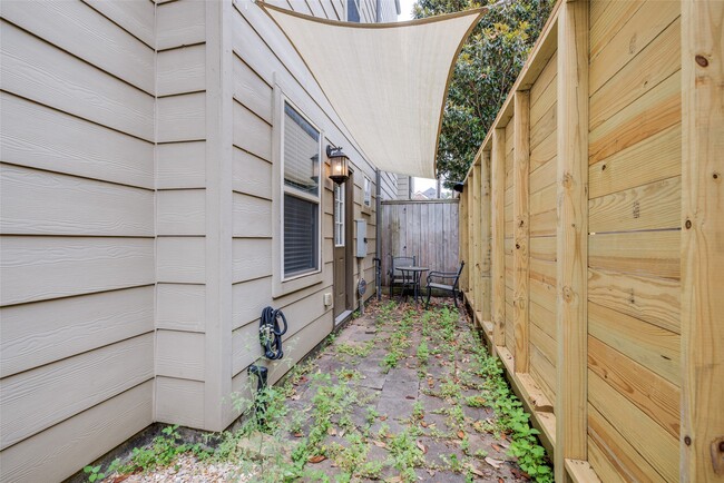 Building Photo - 2915 Pease St Rental